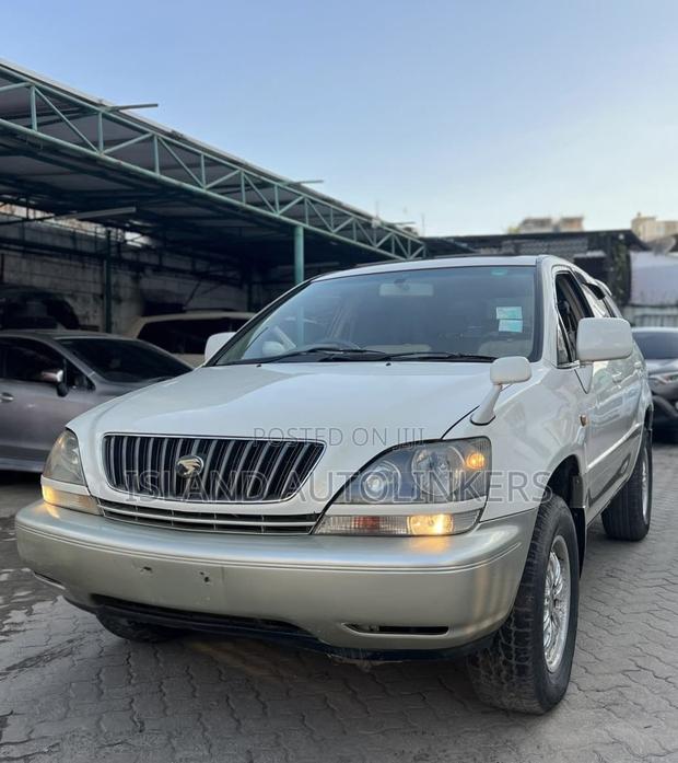 Toyota Harrier 3.0 V6 2002 White