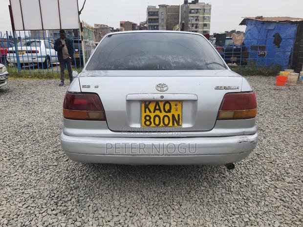 Toyota Corolla 2001 Gold