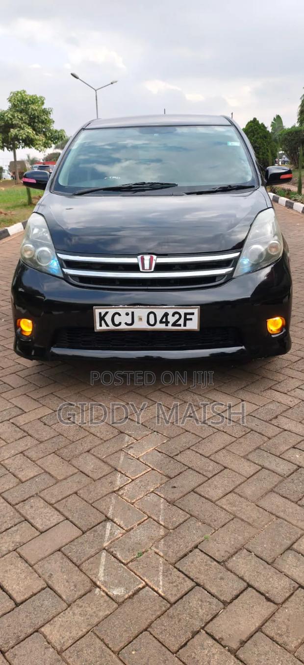Toyota ISIS 2009 Black