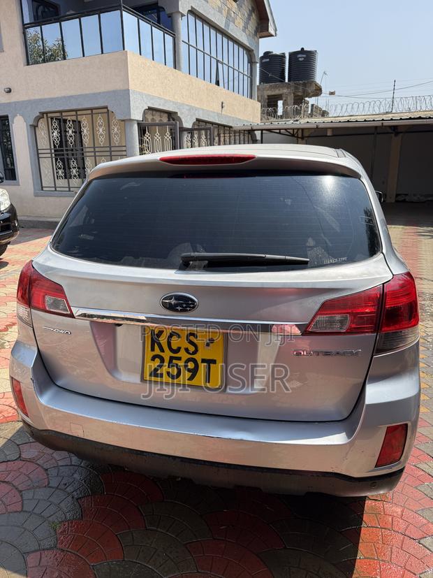 Subaru Outback 2.5i 2012 Gray