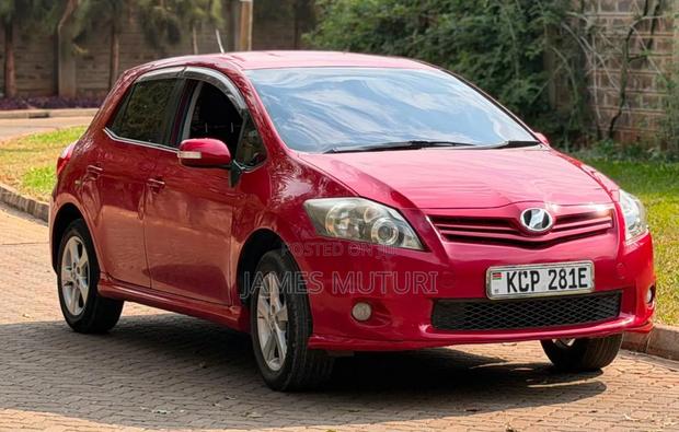 Toyota Auris 2010 Red