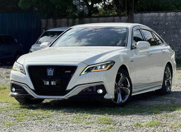 Toyota Crown 2019 Off white