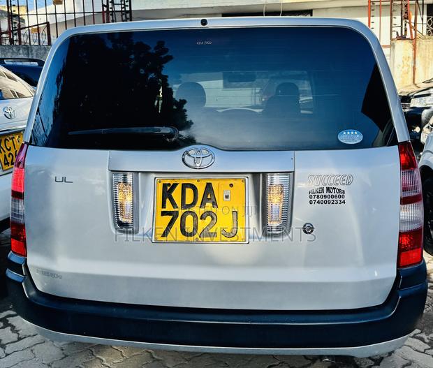 Toyota Succeed SV Premium 2014 Silver