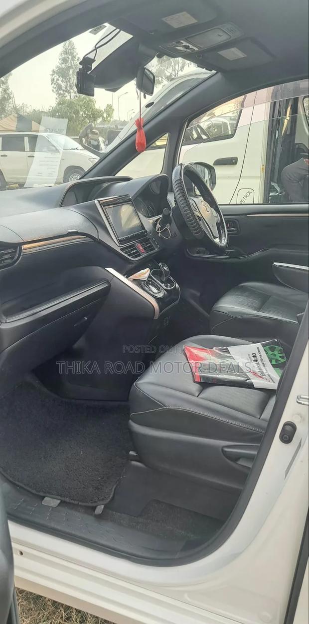 Toyota Esquire 2017 White