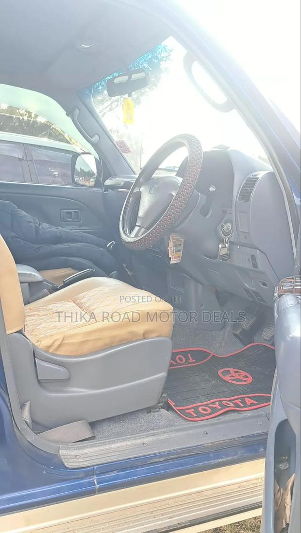 Toyota Land Cruiser 2000 Blue