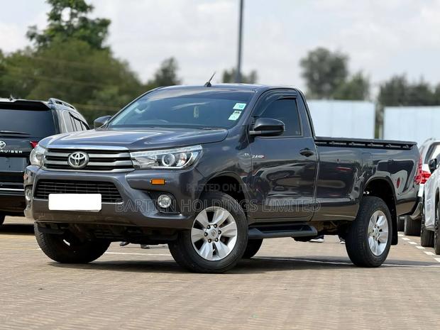 Toyota Hilux 2023 Gray