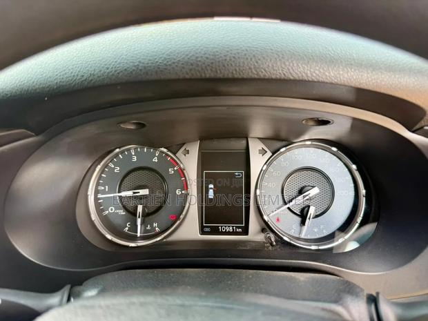 Toyota Hilux 2023 Gray
