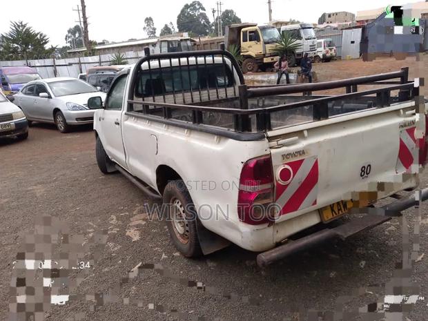 Toyota Hilux 2009 White