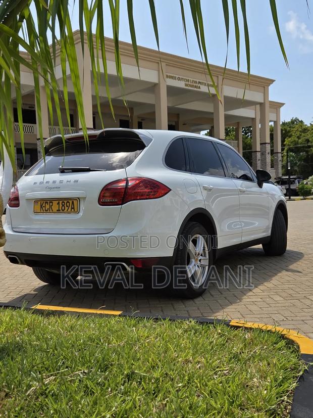 Porsche Cayenne 2013 White