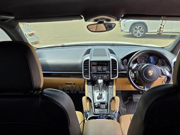 Porsche Cayenne 2013 White