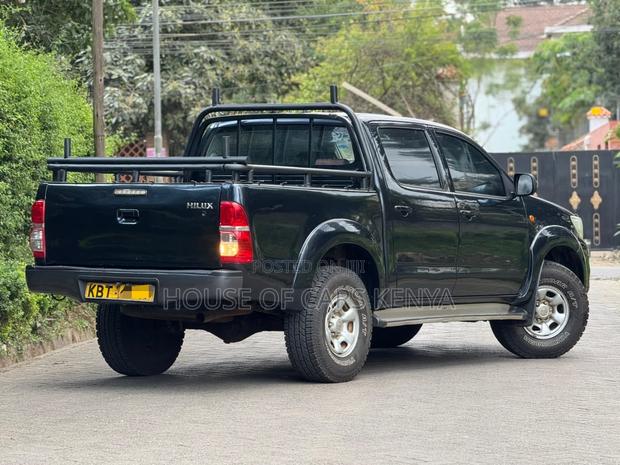 Toyota Hilux 2012 Black