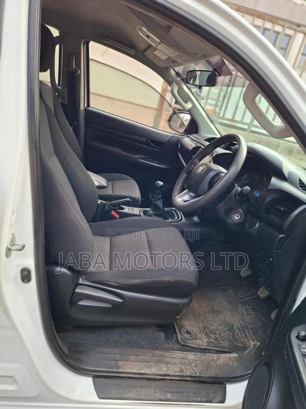 Toyota Hilux 2021 White