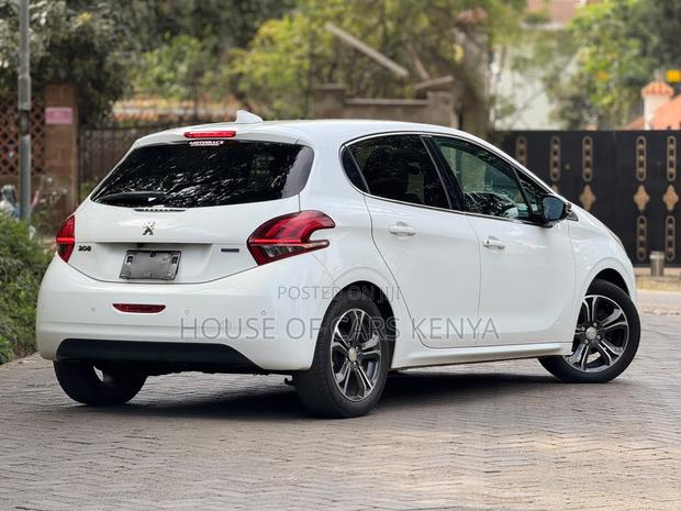 Peugeot 208 2017 White