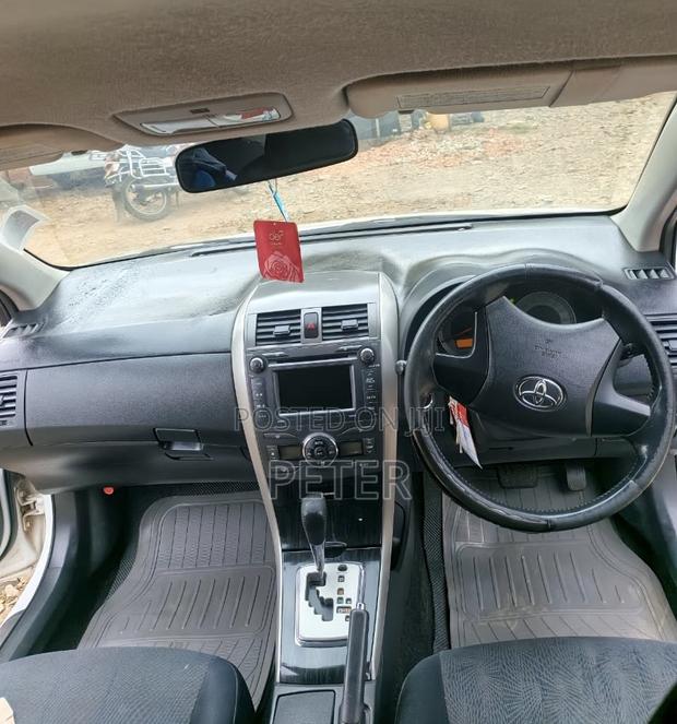 Toyota Corolla Fielder 2009 White