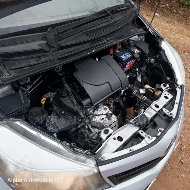 Toyota Vitz 2013 White