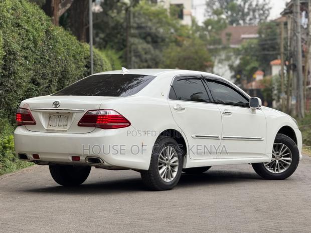 Toyota Crown 2012 White