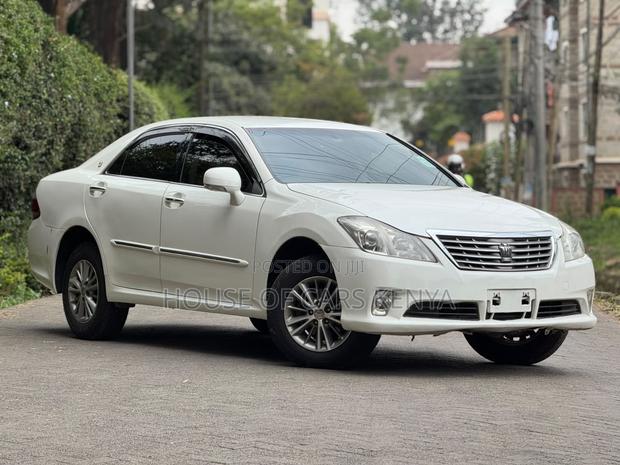 Toyota Crown 2012 White