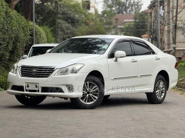 Toyota Crown 2012 White