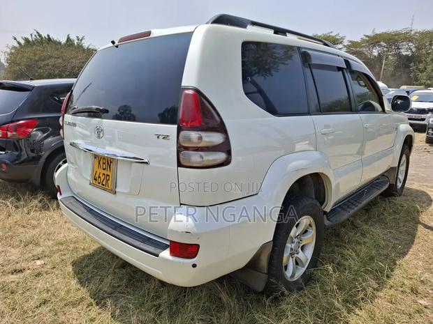 Toyota Land Cruiser Prado 2004 White
