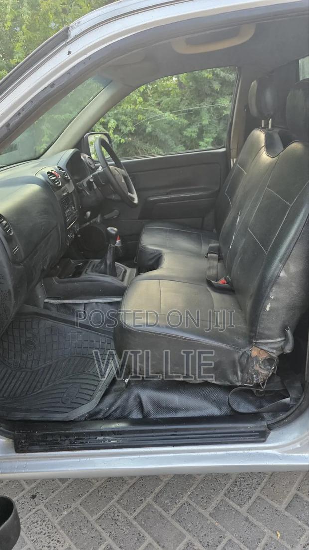 Isuzu D-MAX 2010 Silver