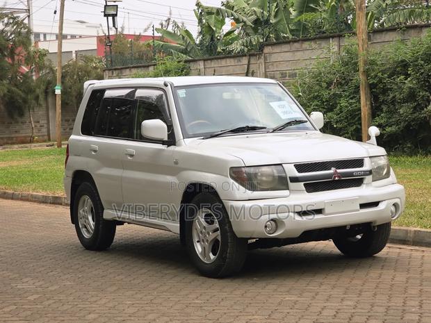 Mitsubishi Pajero IO 2004 White