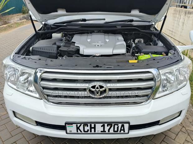 Toyota Land Cruiser 4.6 V8 ZX 2009 White