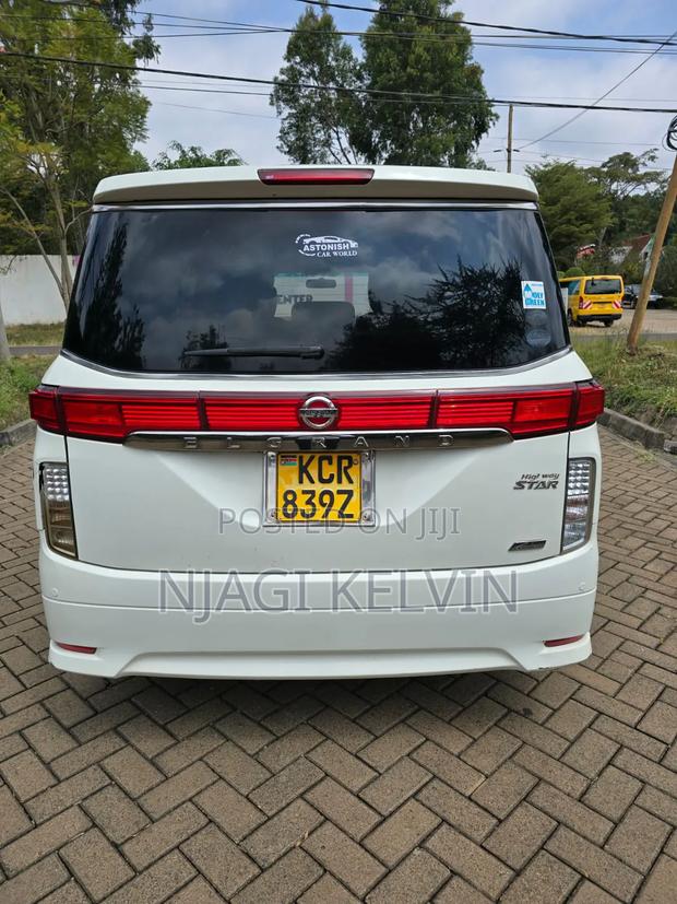 Nissan Elgrand 2011 White