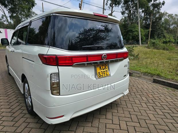 Nissan Elgrand 2011 White