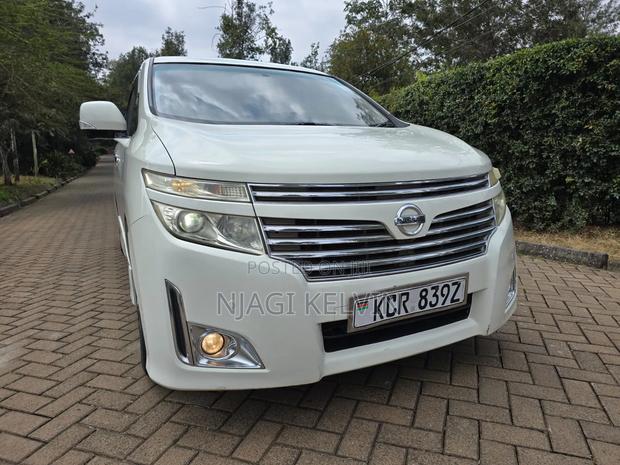 Nissan Elgrand 2011 White