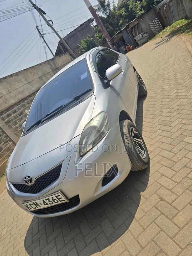 Toyota Belta 2010 Silver