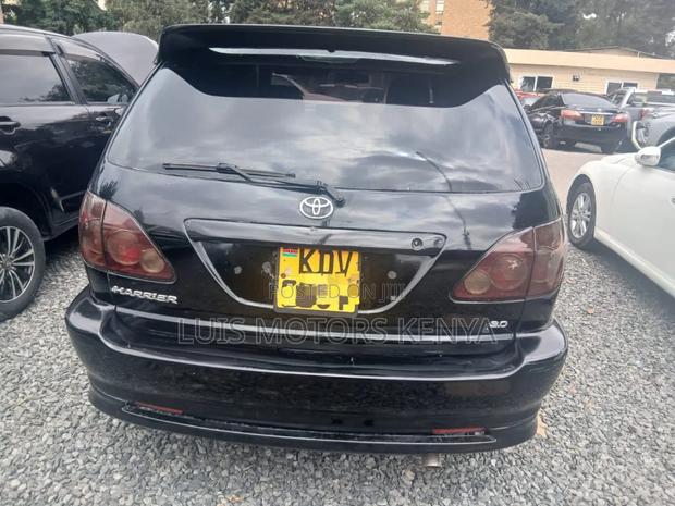 Toyota Harrier 2000 Black