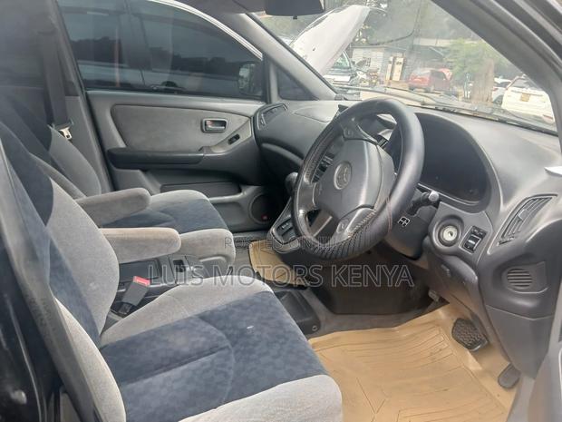 Toyota Harrier 2000 Black