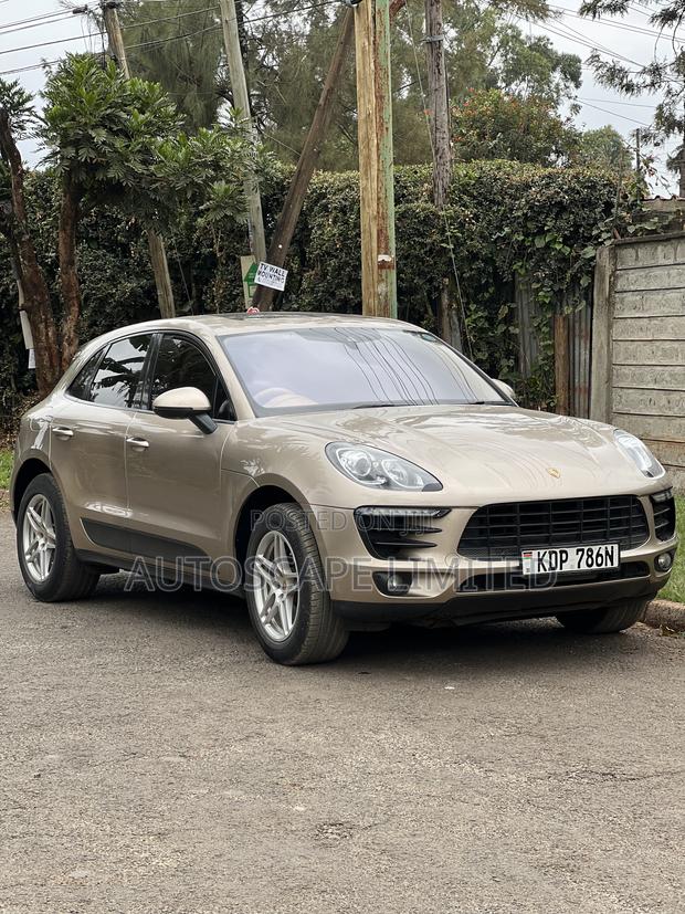 Porsche Macan Turbo 2017 Gold