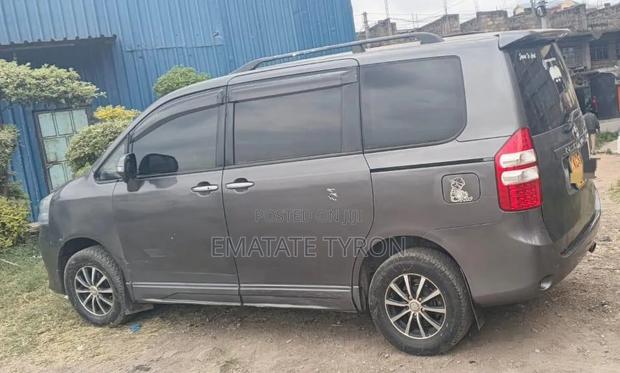 Toyota Noah 2011 Gray