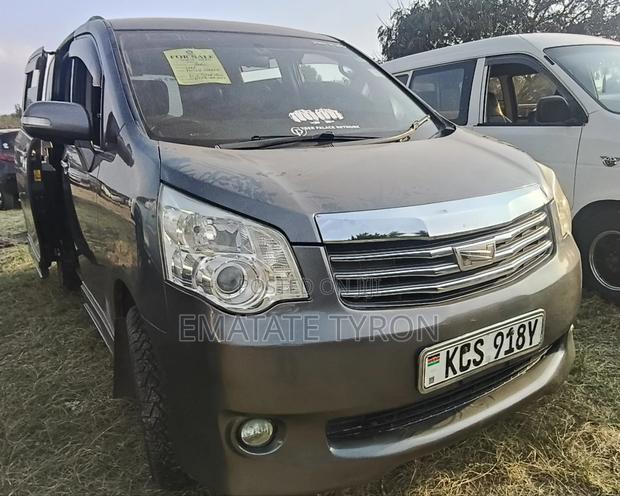 Toyota Noah 2011 Gray