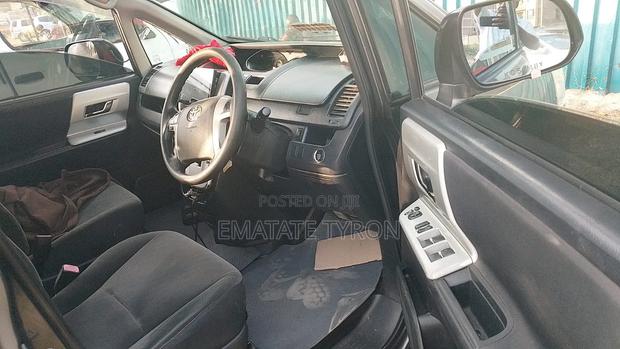 Toyota Noah 2011 Gray