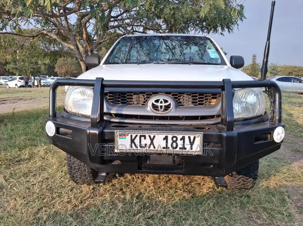 Toyota Hilux 2009 White