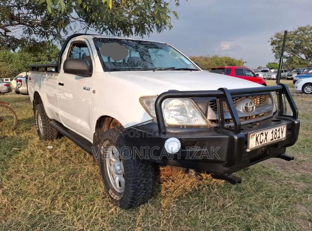 Toyota Hilux 2009 White