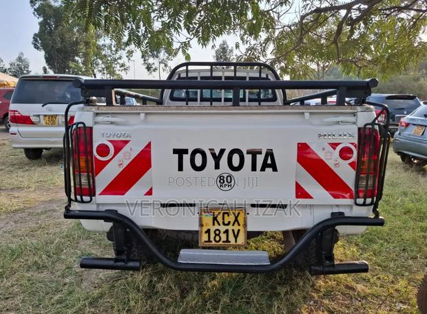 Toyota Hilux 2009 White