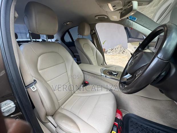 Mercedes-Benz C200 2016 Brown