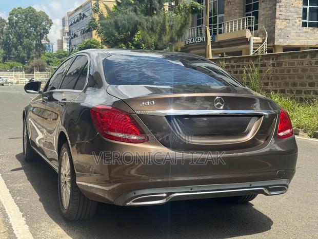 Mercedes-Benz C200 2016 Brown