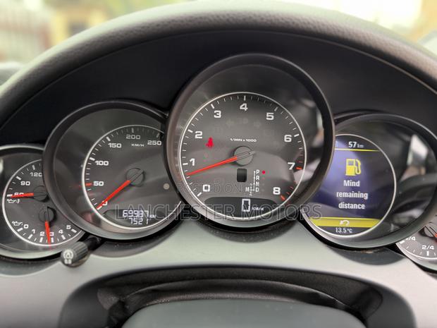 Porsche Cayenne 2013 Red