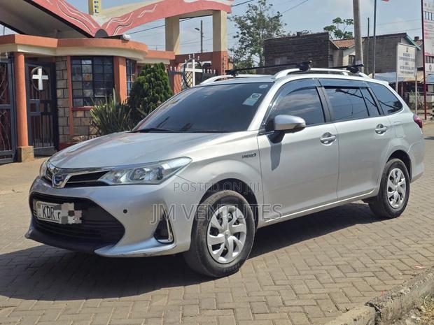 Toyota Corolla Fielder 2018 Silver
