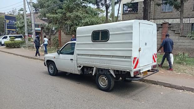 Nissan Pick-Up 1997 White