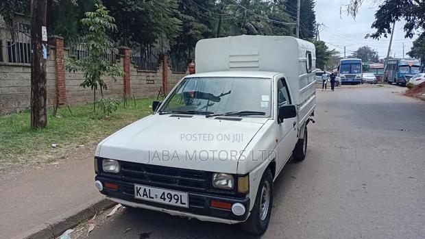 Nissan Pick-Up 1997 White