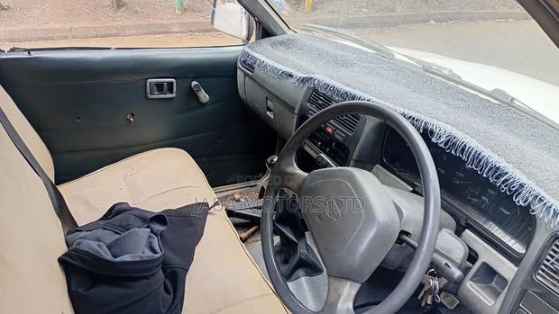 Nissan Pick-Up 1997 White