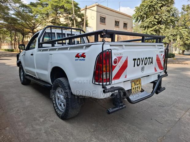 Toyota Hilux 2.5 D-4D 4X4 SRX 2010 Pearl