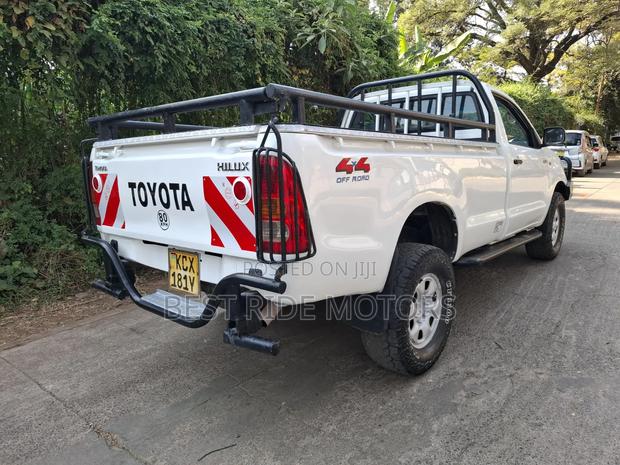 Toyota Hilux 2.5 D-4D 4X4 SRX 2010 Pearl