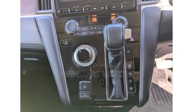 Mitsubishi Delica D:5 2019 Gray