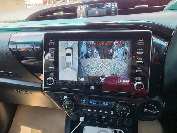 Toyota Hilux 2022 White
